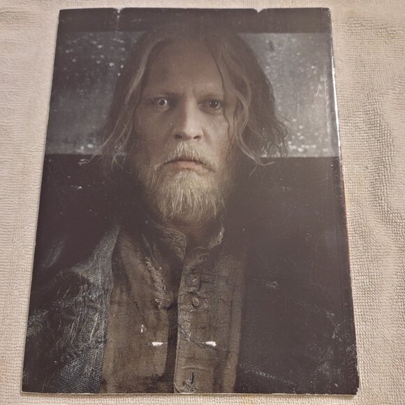 M121. Newsweek Special Edition Fantastic Beasts Magazine - Picture 2 of 2